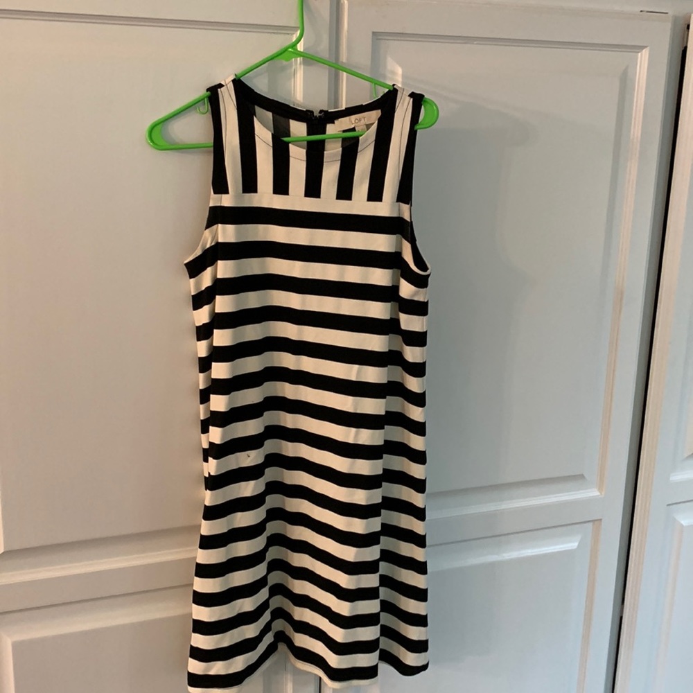 Ann Taylor loft, medium sleeveless, black and white dress